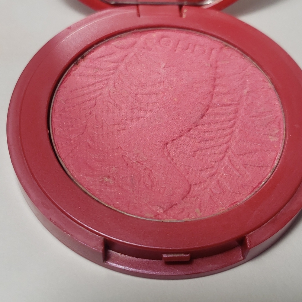 Blush - Picture 3 of 5